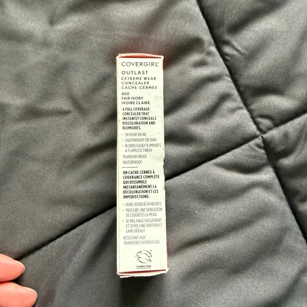 CoverGirl Outlast Concealer Women 9mL Fair‎ Ivory New Extreme Wear 24HR 800